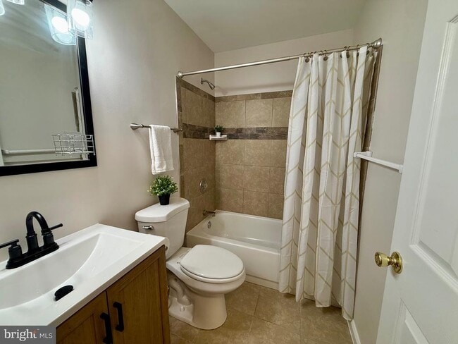 Building Photo - 8868 Goose Landing Cir