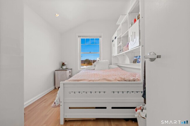 Building Photo - 1895 Fairfield Beach Rd