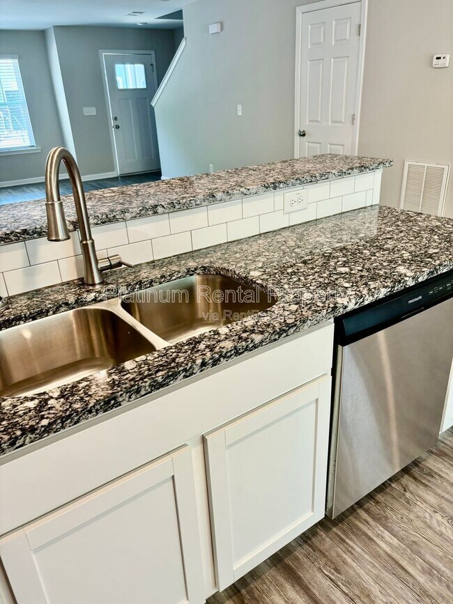 Building Photo - 4456 Pinscher St