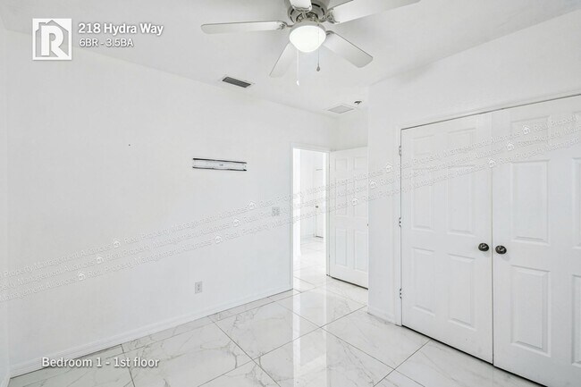 Building Photo - 218 Hydra Wy