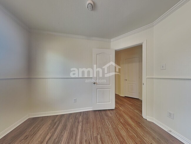 Building Photo - 1898 Barton Springs Dr