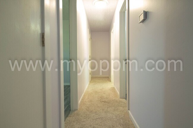 Building Photo - 6711 S 75th Ave