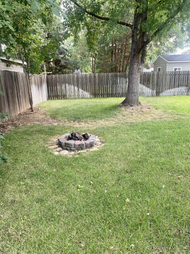 Building Photo - 1541 Marilyn Cir