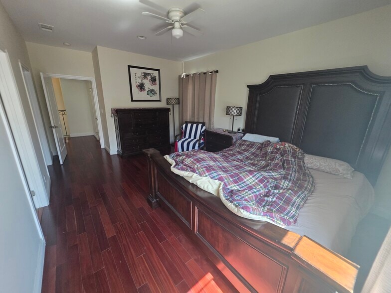 3rd Bed - 5102 La Palma Ave