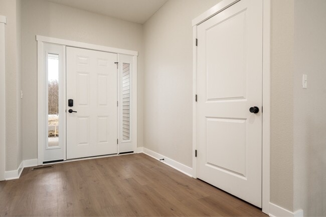 Building Photo - 5740 Willow Creek Ln