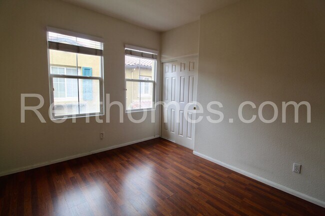 Building Photo - 13330 Via Bellarado