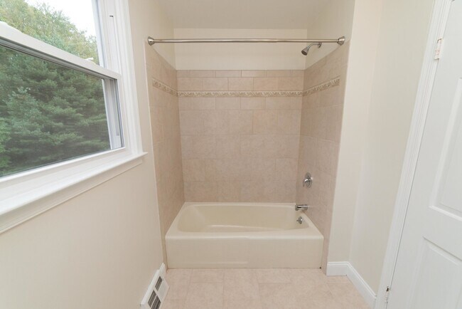 Building Photo - 440 Cricket Ln