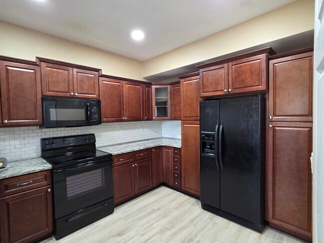 Building Photo - 6361 Aragon Way