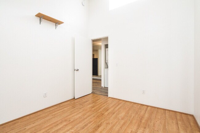 Building Photo - "Charming 2-Bed, 2-Bath Haven on Tripp Drive – Cozy Living in Reno!"