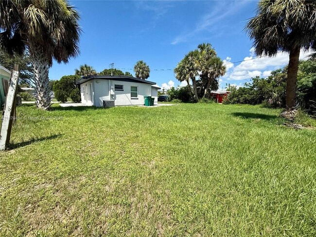 Building Photo - 3460 Normandy Dr