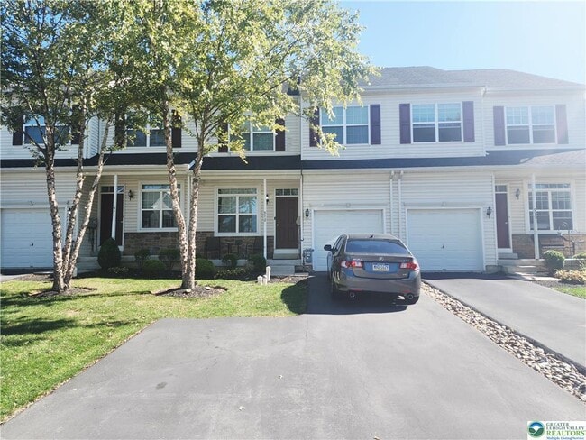 Building Photo - 972 King Way