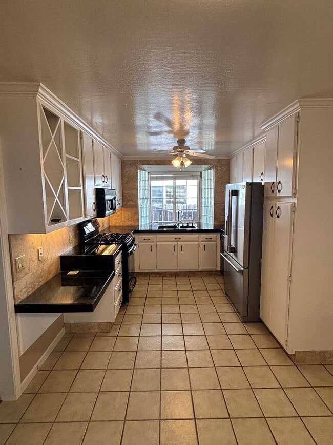 Building Photo - 3 Bedroom 2 Bathroom Single Family home in...
