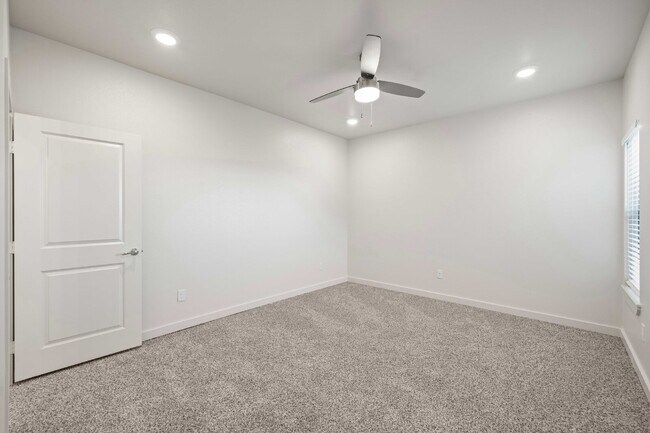 Building Photo - Like-new duplex in Frenship East!