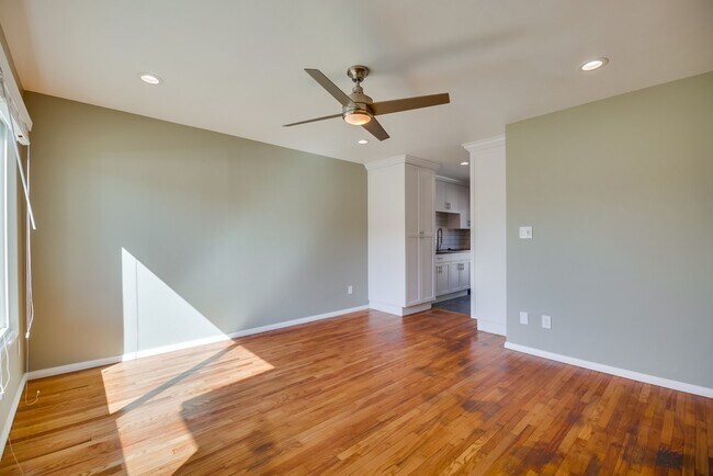 Interior Photo - Alabama &amp; Meade