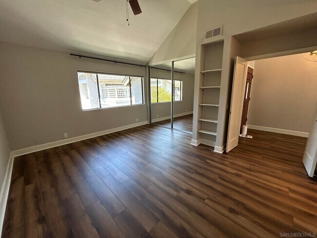 Building Photo - 532 1/2 Via De La Valle