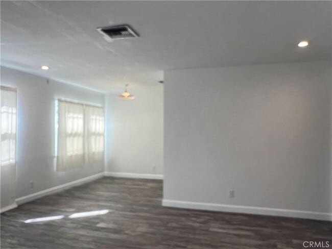 Building Photo - 2588 Genevieve St N