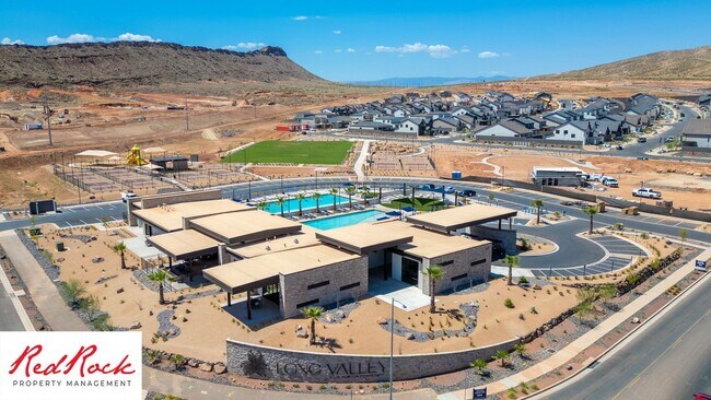 Building Photo - Dog Friendly! 3 Bedroom 2 Bathroom Townhom...