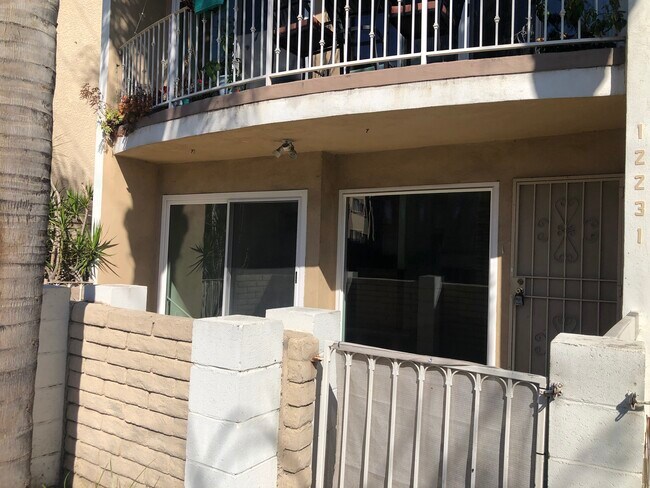 Building Photo - Moorpark Apartments