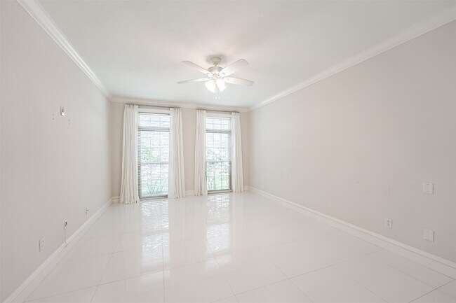Building Photo - 207 Victoria Way