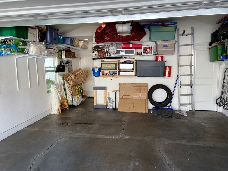 Building Photo - 4470 Stansbury Ave