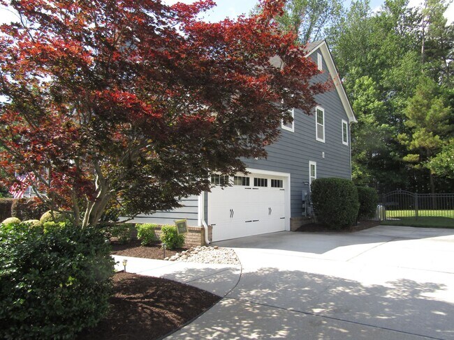 Building Photo - 2084 Kittridge Dr