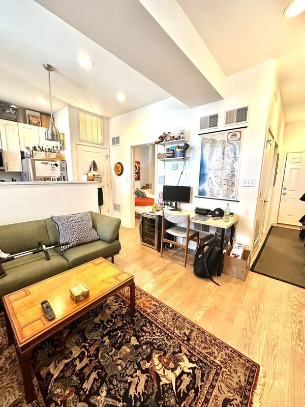 Building Photo - 1520 W 18th Pl