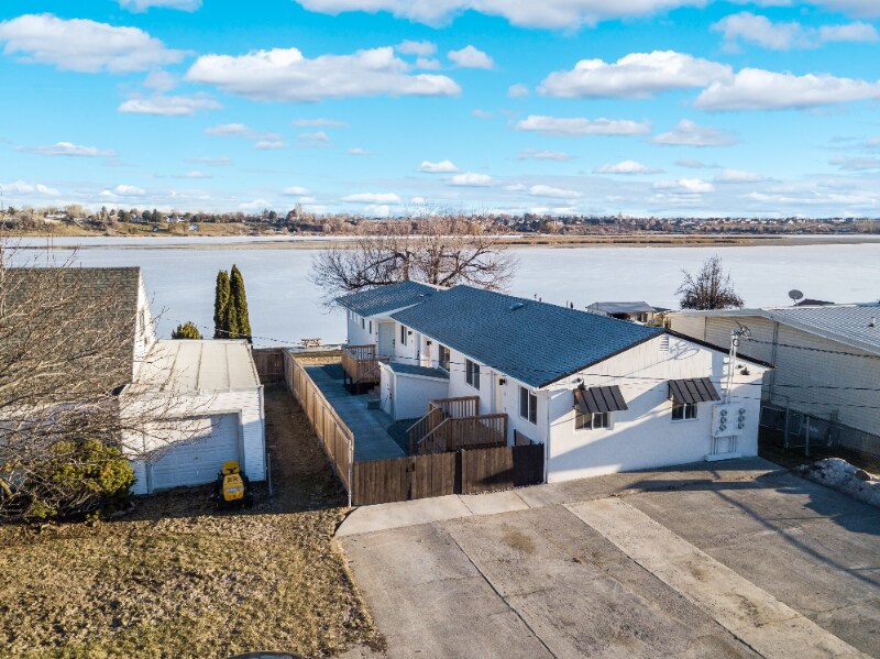 Building Photo - 3013 W Lakeside Dr