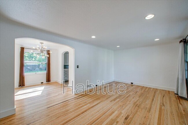 Building Photo - 414 S Pond St