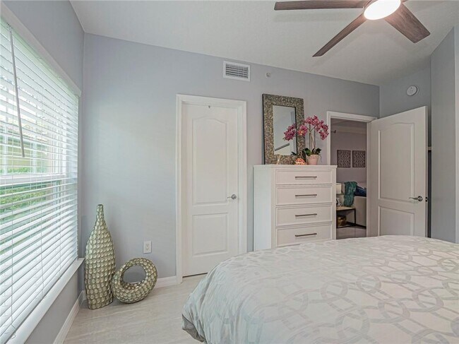 Building Photo - 5080 Fairways Cir