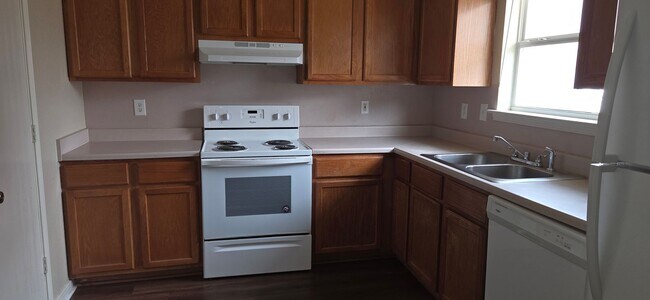 Building Photo - 3204 Hereford Ln