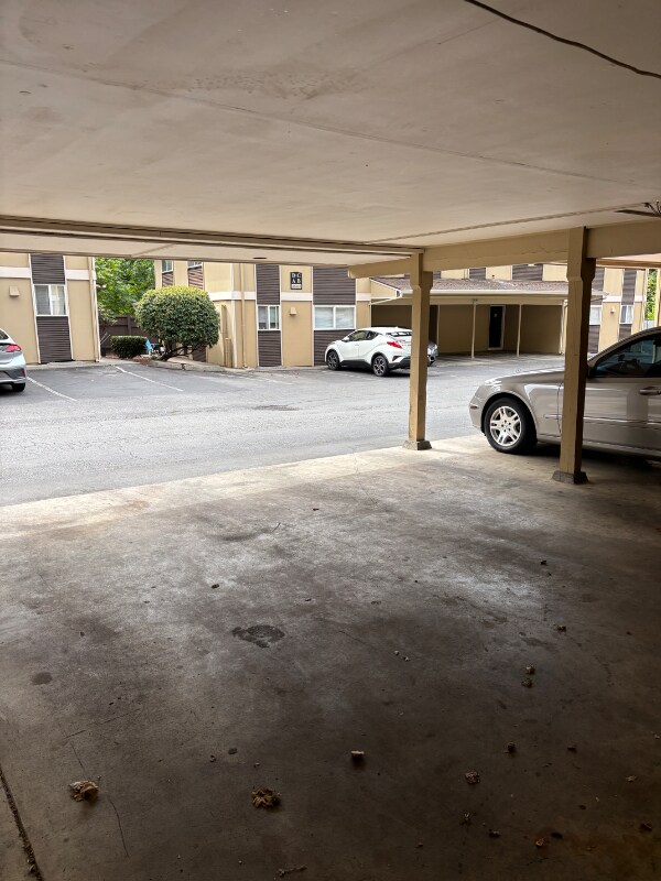 Building Photo - 1612 Kent Des Moines Rd