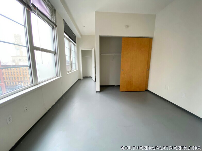 Building Photo - 160 E Berkeley St