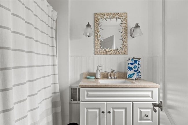 Building Photo - 52 Houston Ave