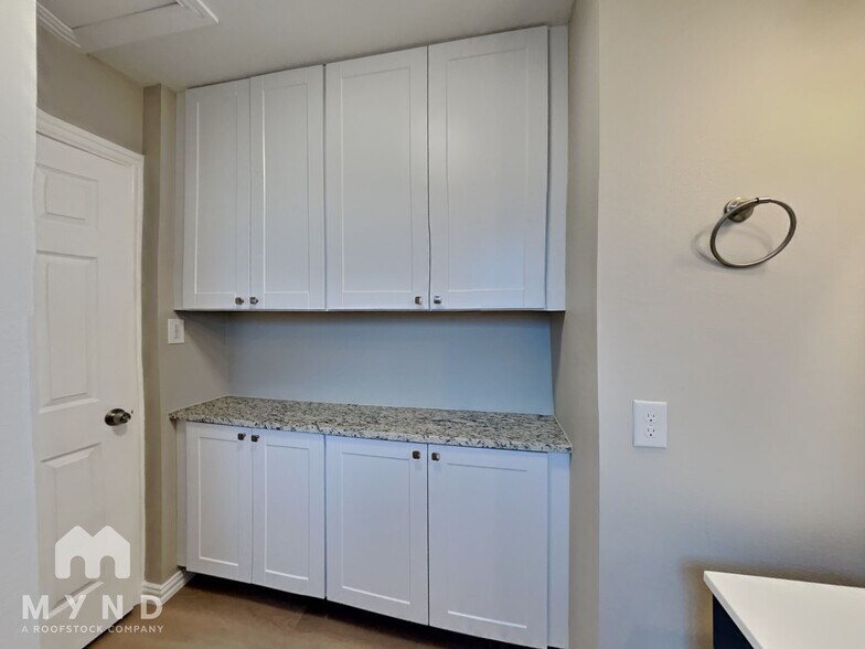 Building Photo - 2728 Rolinda Dr