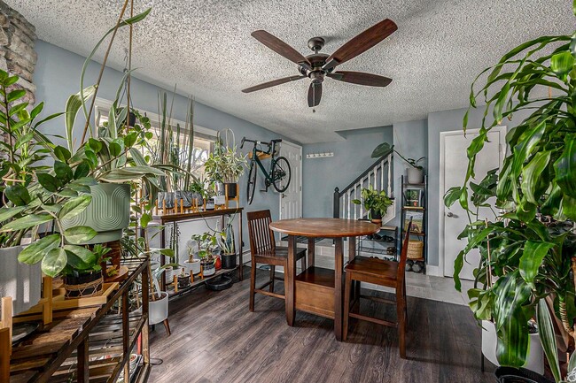 Building Photo - University Hills 2 bedroom and 1.5 Bath Co...