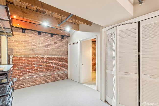 Building Photo - 650 Delancey St