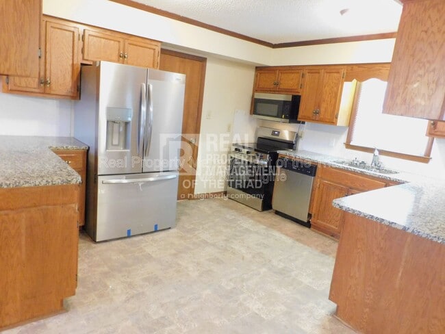 Building Photo - 8521 Richardsonwood Rd