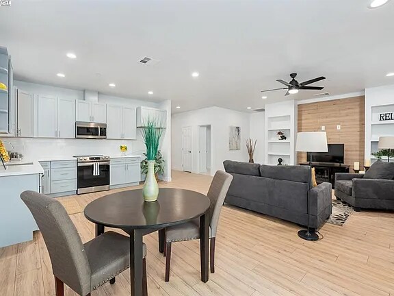 Building Photo - 741 Claire Ave