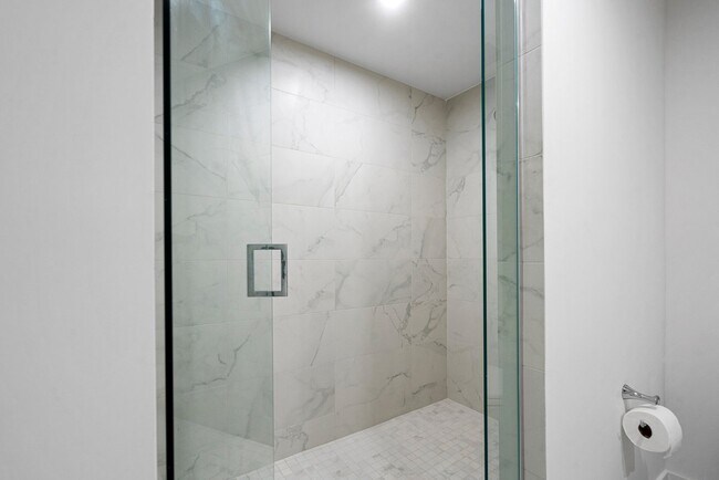 Building Photo - 730 N Ocean Blvd