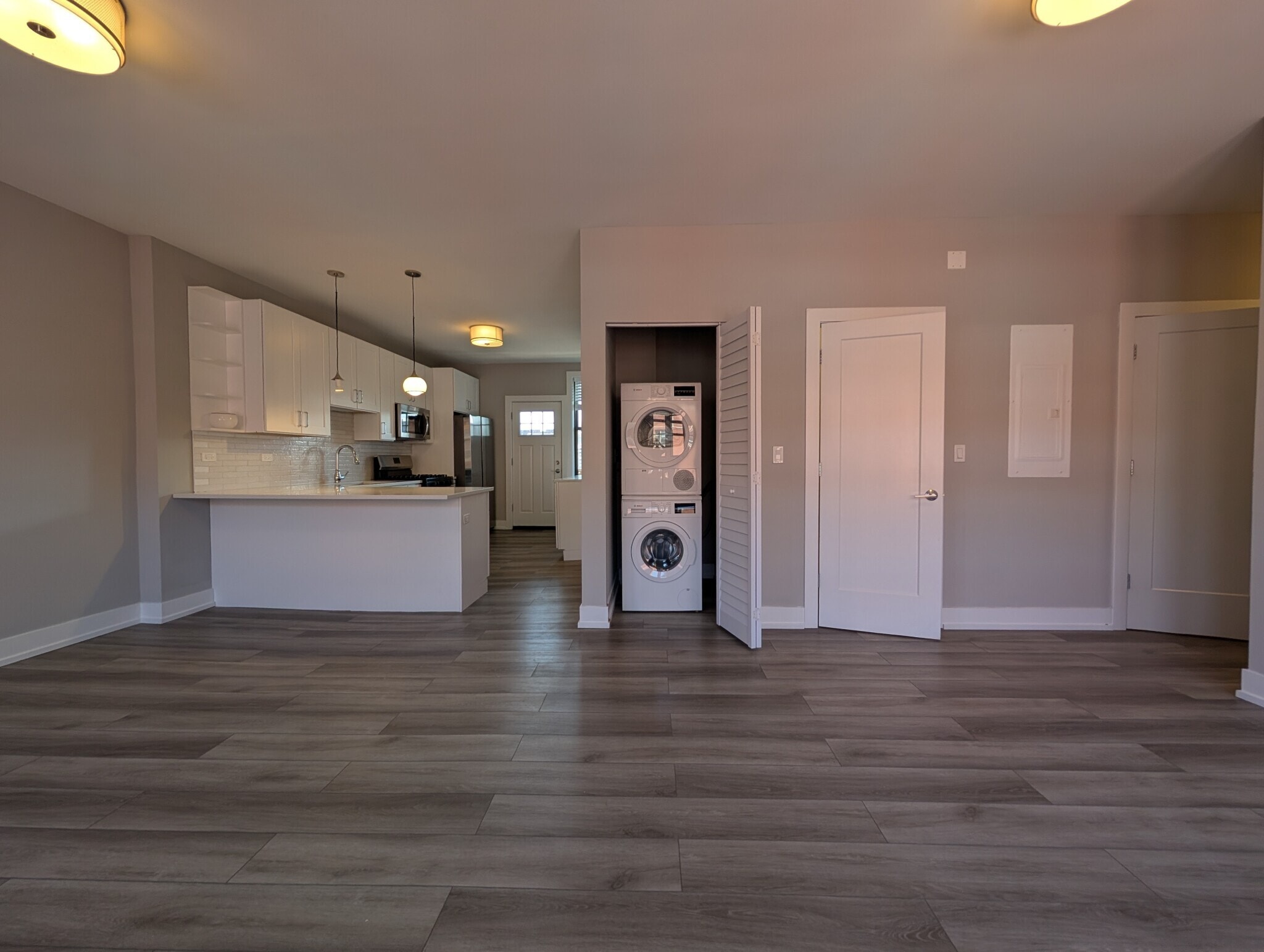 Building Photo - 3931 N Janssen Ave