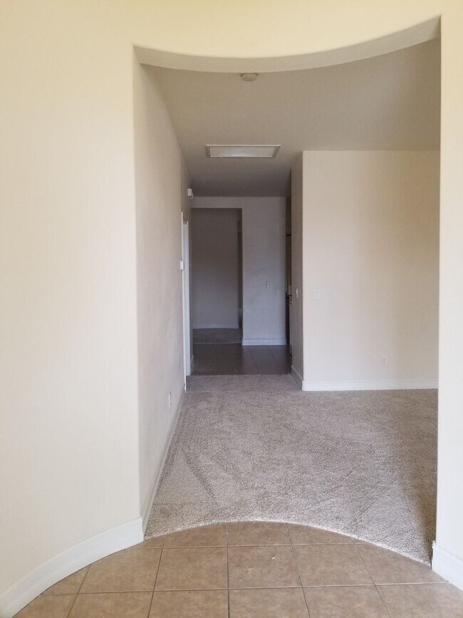 Building Photo - start the new year in your beautiful 3/2/2...