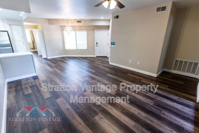 Building Photo - 11680 E Sahuaro Dr