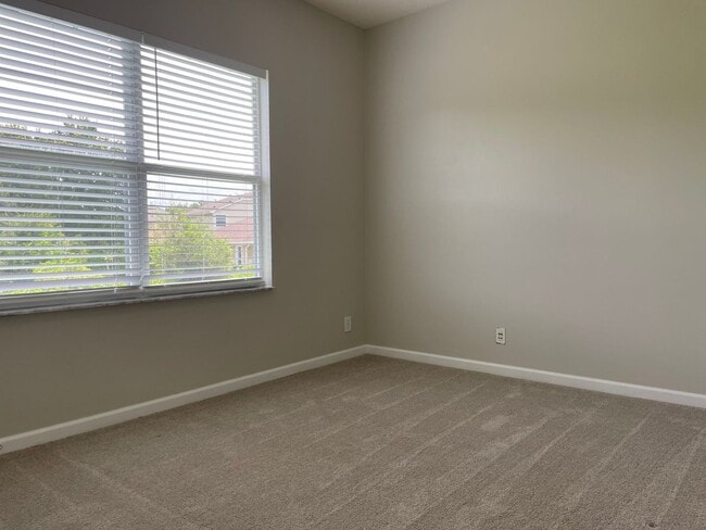 Building Photo - Beautiful Spacious Home in Deland