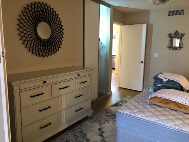 Building Photo - Welcome to this stunning 1-bedroom, 1.5-bathroom home located in Leisure World a 45+ Active Adult...