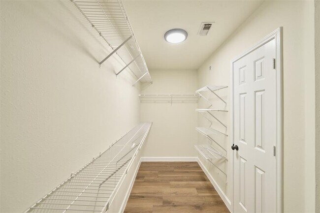 Building Photo - 354 Fantasy Ln