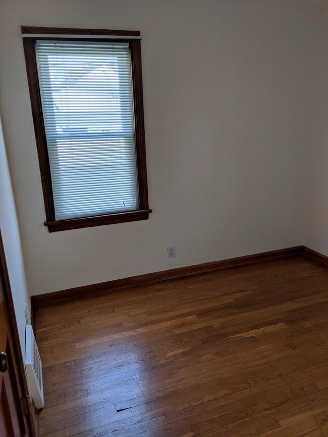 Building Photo - 3 bed Garfield cape cod now available