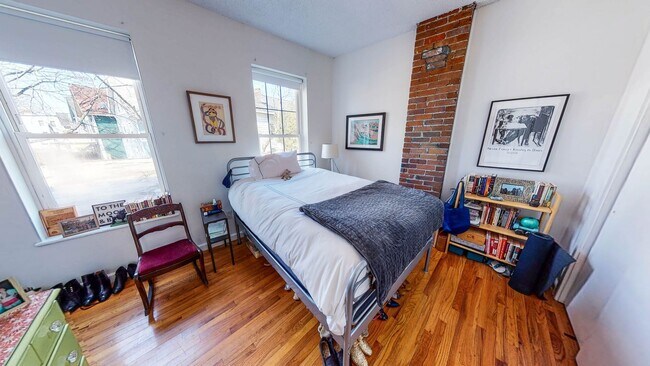 Building Photo - Stunning 1BR in Historic East Rock Building | Exposed Brick | Near Yale SOM