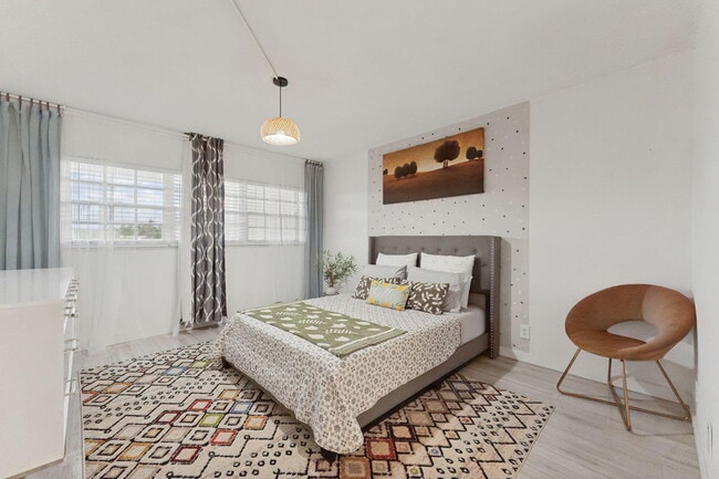 Building Photo - 3150 N Palm Aire Dr