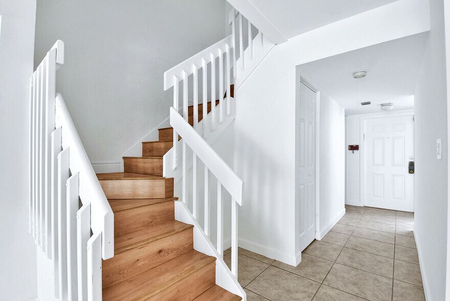 Building Photo - 3501 Magellan Cir
