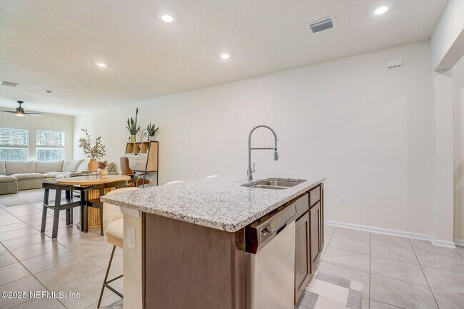 Building Photo - 135 Coastline Wy